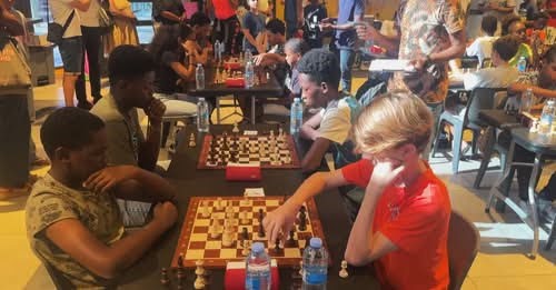 Tournoi School Chess Challenge 2025 à Baie-Mahault – 84 jeunes joueurs d’échecs en compétition